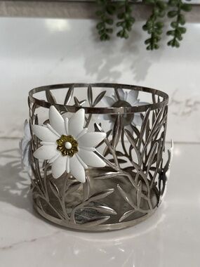 Bath & Body Works 3-Wick White Flower Candle Holder